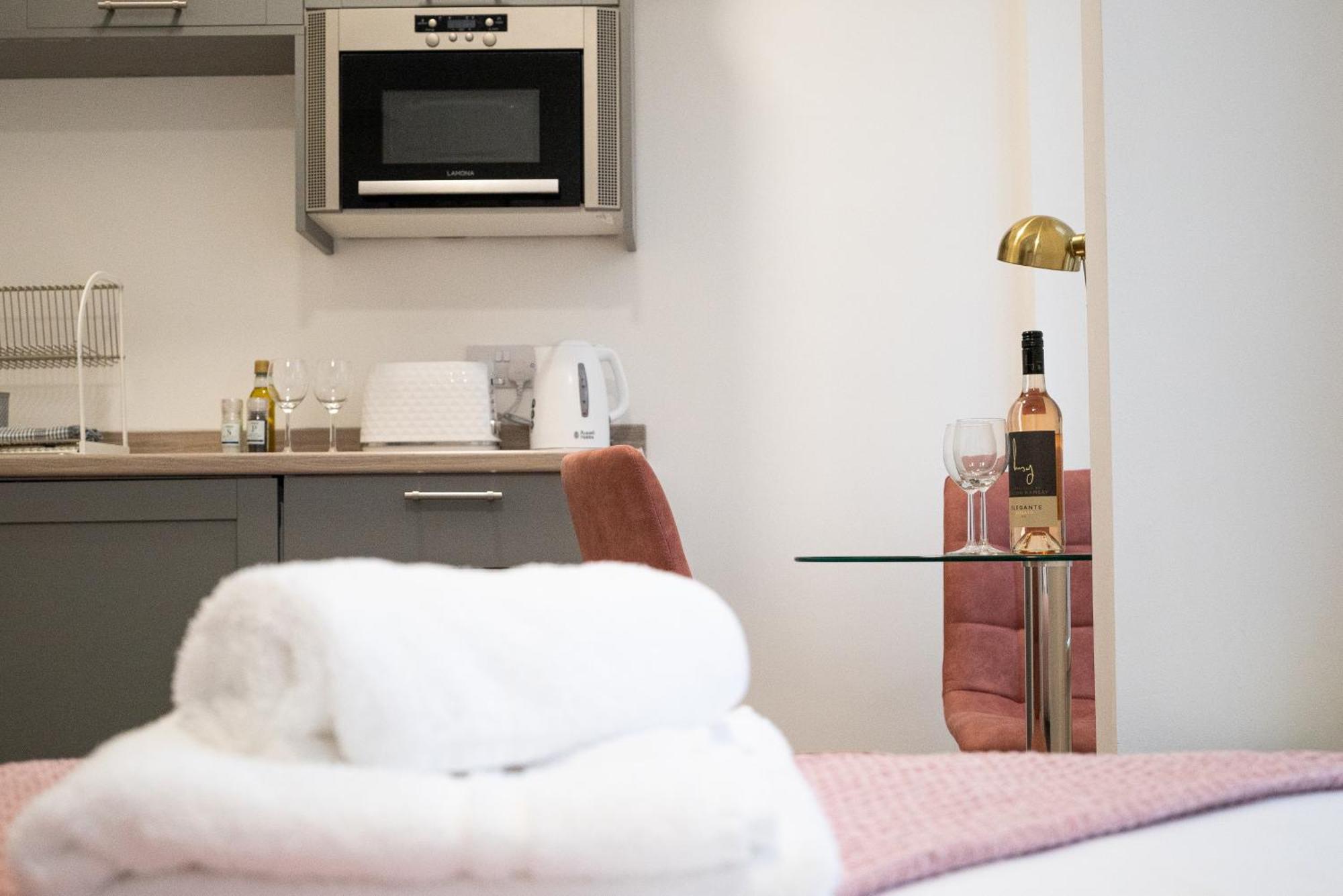 Elmo River Studios - 6 En-Suites In Wallasey - Easy Parking - Short And Long Stays Welcome Dış mekan fotoğraf
