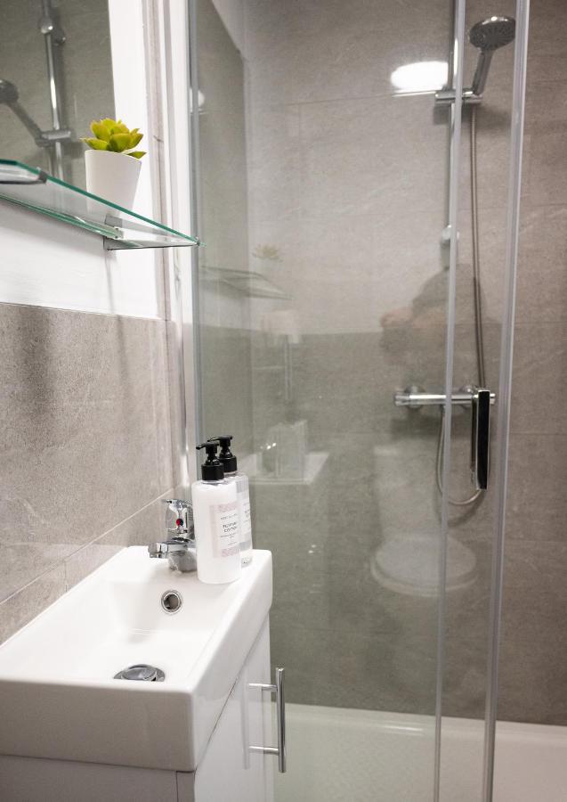 Elmo River Studios - 6 En-Suites In Wallasey - Easy Parking - Short And Long Stays Welcome Dış mekan fotoğraf